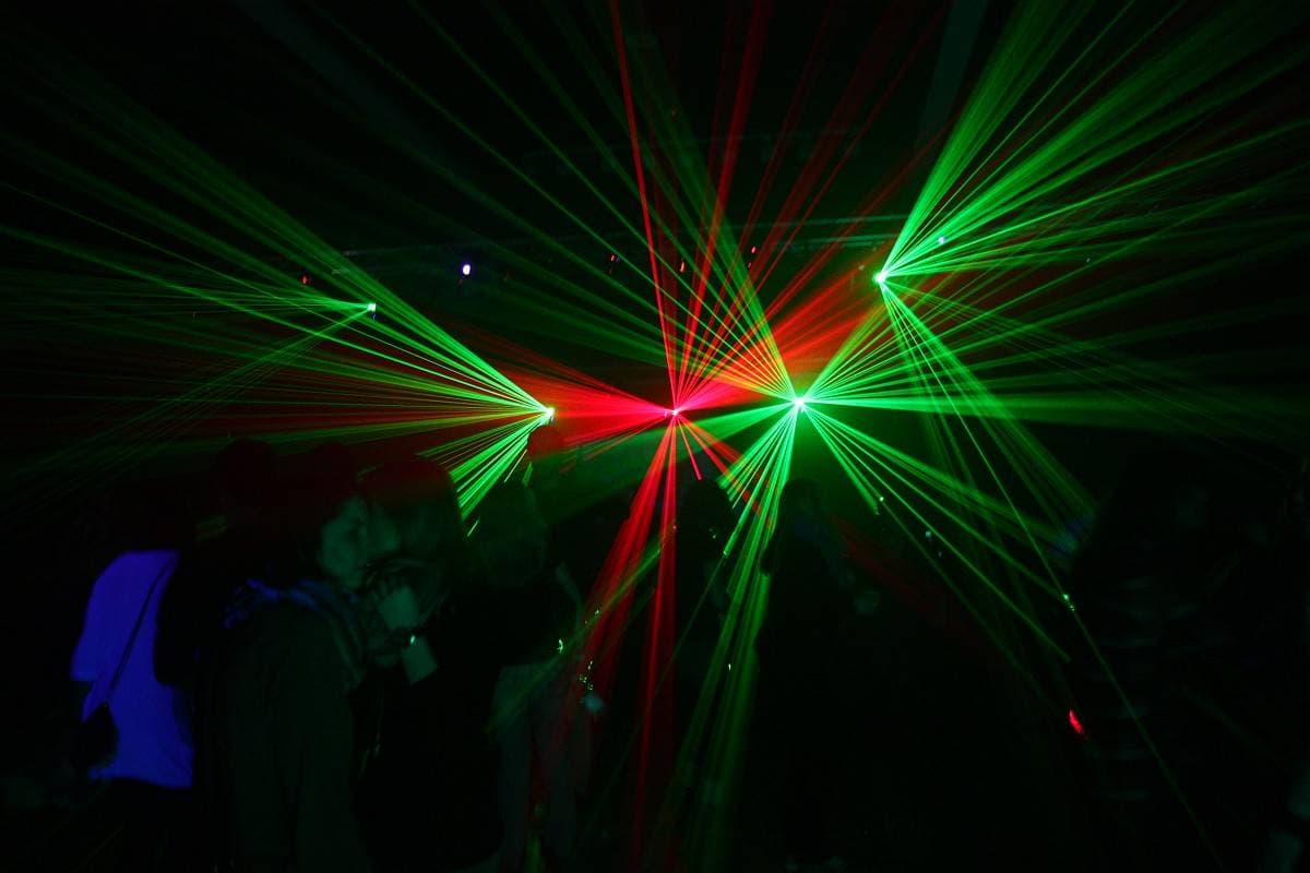 Лазерная установка купить в Калининграде для дискотек, вечеринок, дома, кафе, клуба